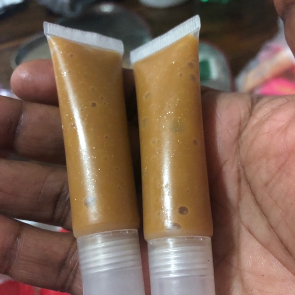 Lips gloss and lashes - Picture 10 of 16